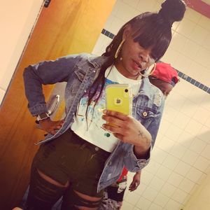 Meet your Posher, Dee